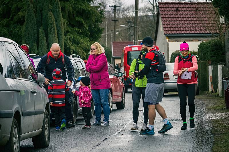 Na trati dlouhé 132 kilometrů přes brdské vrcholy od páteční půlnoci do nedělního poledne závodilo několik desítek běžců.