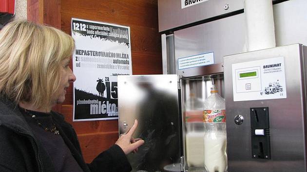 Automat na prodej mléka.