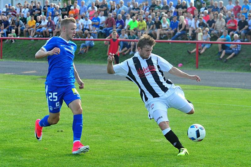 Stadion V Lipkách v Dobříši zažil ve středu v podvečer fotbalový svátek. K utkání 2. kola českého poháru MOL Cup sem přijel prvoligový tým Slovan Liberec.