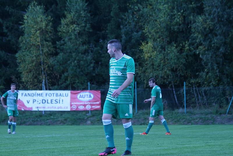 Fotbalisté Podlesí doma porazili Vestec 2:1.