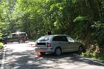 Poblíž obce Chotilsko se 24. července v zatáčce řidič ohnal po hmyzu v kabině auta a narazil do vozu v protisměru.