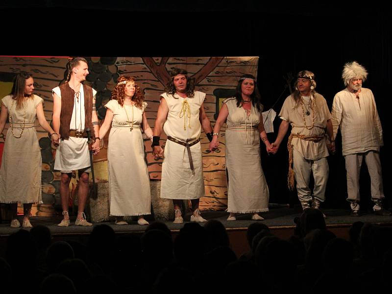 Pořadatelem festivalu je už čtrnáctým rokem dobříšský ochotnický divadelní soubor Kruh.