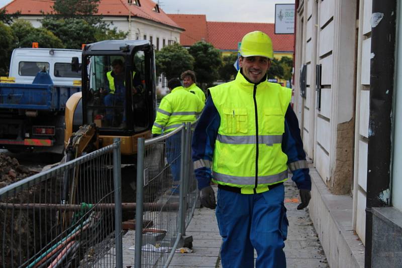 Omezení provozu na Mírovém náměstí v Dobříši je způsobeno rekonstrukcí vodovodního a kanalizačního řádu