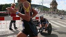 Handicapovaný sportovec Jan Tománek na pražském triatlonu.