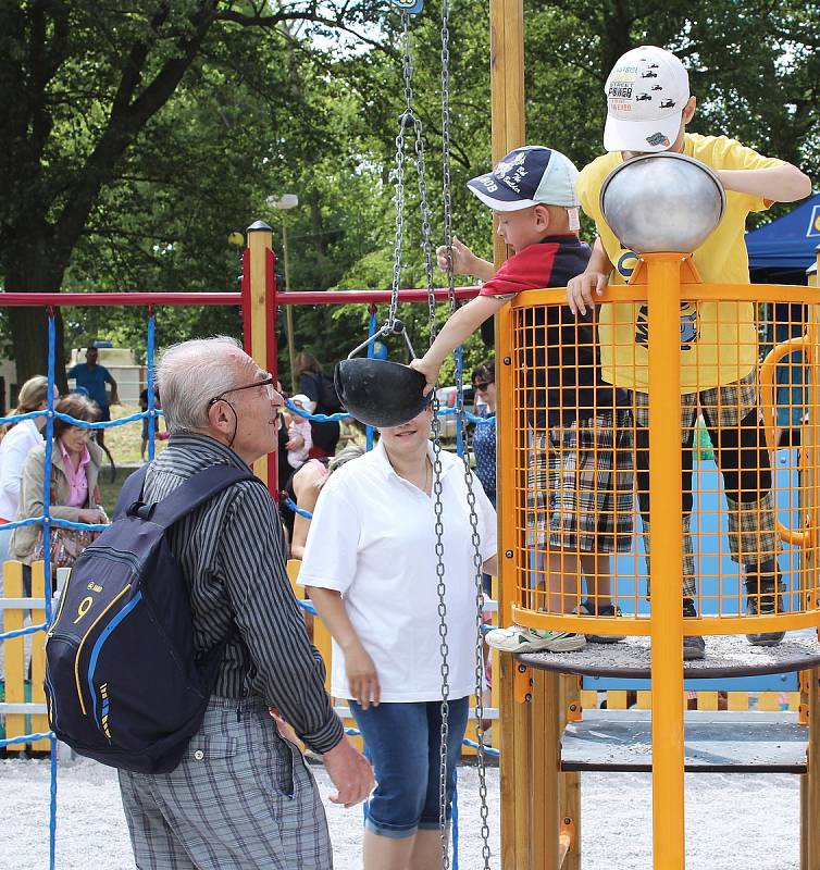 Nové hřiště bylo v neděli otevřeno v Dobříši.