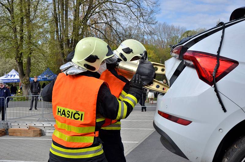 Krajská hasičská soutěž ve vyprošťování osob u dopravních nehod.