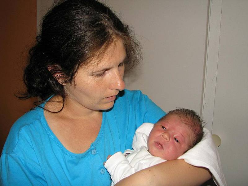 V sobotu 28. srpna si maminka Eva spolu s tatínkem Pavlem z Příbrami poprvé pochovala prvorozeného synka Martina Hájka, který v ten den vážil 3,54 kg a měřil 51 cm.