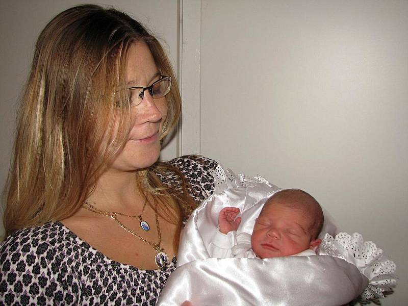 Od čtvrtka 26. srpna mají maminka Jitka a tatínek Eduard z Příbrami radost ze svého prvního děťátka – dcerky Laury Matějkové, která po narození vážila 2,51 kg a měřila 48 cm.