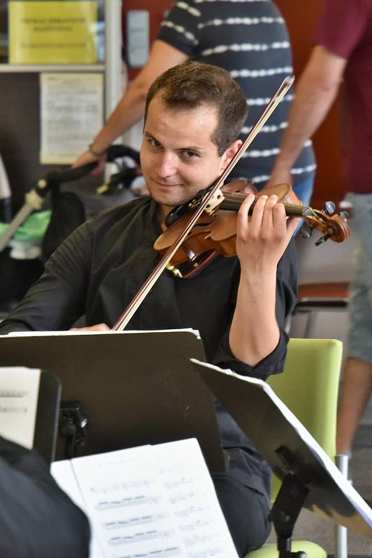 Koncert na hlavní recepci v Oblastní nemocnici v Příbrami v rámci Hudebního festivalu Antonína Dvořáka.