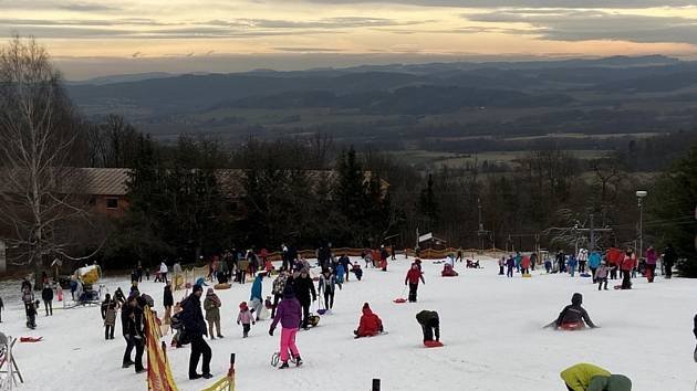 Do lyžařského areálu Monínec přijelo více lidí než při běžném provozu -  Příbramský deník