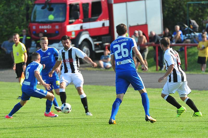 Stadion V Lipkách v Dobříši zažil ve středu v podvečer fotbalový svátek. K utkání 2. kola českého poháru MOL Cup sem přijel prvoligový tým Slovan Liberec.