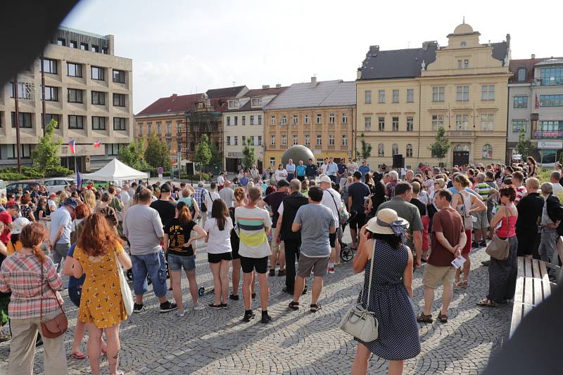 V Příbrami se už potřetí demonstrovalo proti výměně na pozici ministra spravedlnosti i proti premiérovi Andreji Babišovi. Tentokrát demonstranty podpořil i herec Pavel Nový.