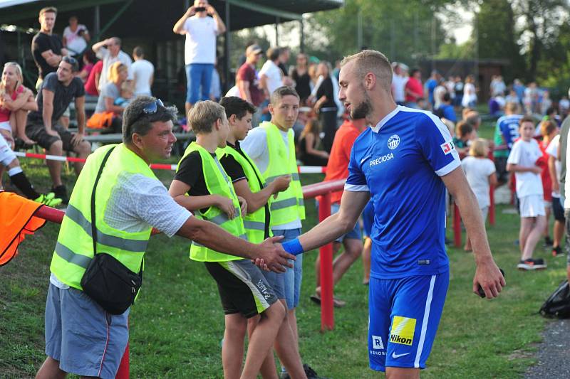 Stadion V Lipkách v Dobříši zažil ve středu v podvečer fotbalový svátek. K utkání 2. kola českého poháru MOL Cup sem přijel prvoligový tým Slovan Liberec.