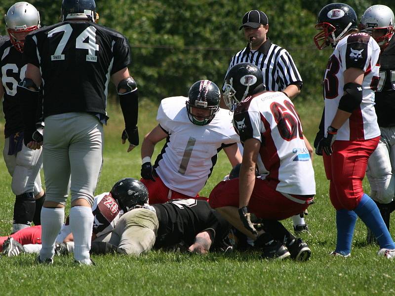 Am. fotbal, semifinále Divize B: Bobcats (bílí) - Highlanders (44:14).