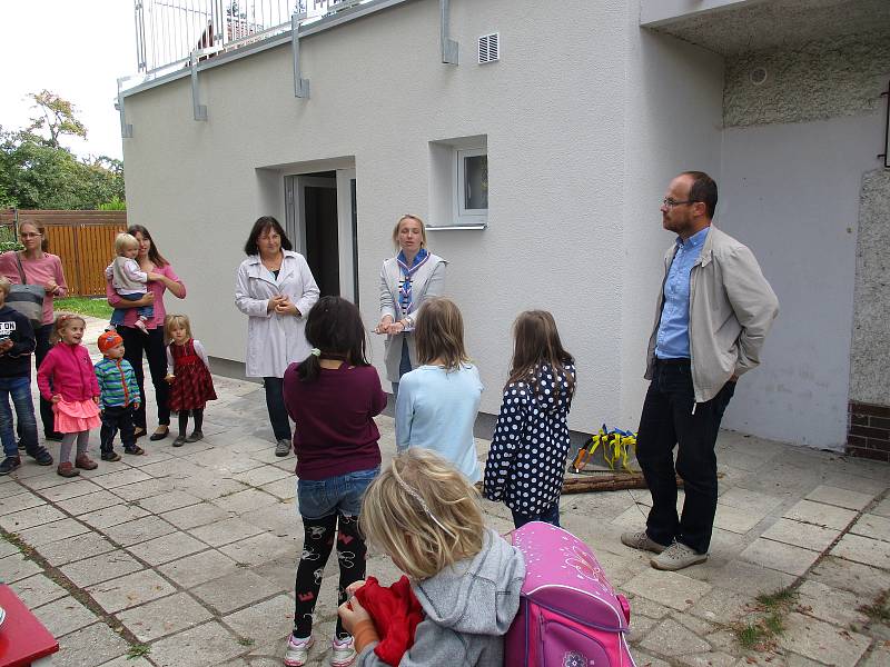 Ze slavnostního předání nových skautských kluboven v dobříšské Papežance.