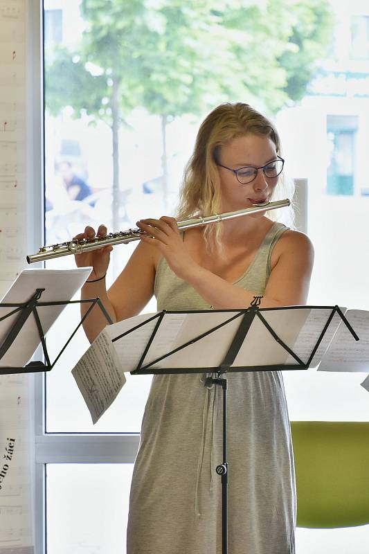 Koncert na hlavní recepci v Oblastní nemocnici v Příbrami v rámci Hudebního festivalu Antonína Dvořáka.