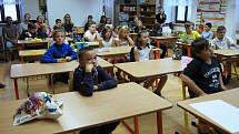 Se školou se loučily i děti ze základní školy ve Věšíně.