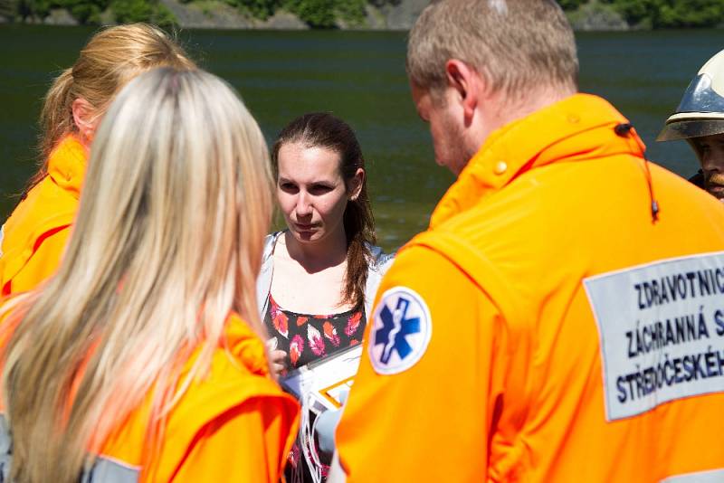 Středočeští záchranáři nacvičovali zásah na Slapské přehradě.