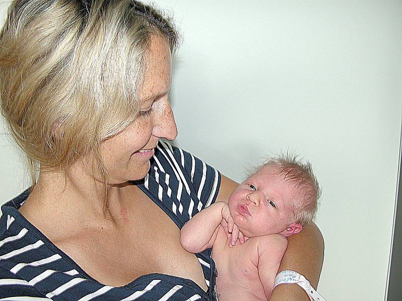 OD ČTVRTKA 22. září má maminka Andrea a tatínek Karel ze Staré Hutě radost z dcerky Laury Luxíkové, vážila 3,20 kg a měřila 51 cm. Vyrůstat bude s tříletým bráškou Kájou.