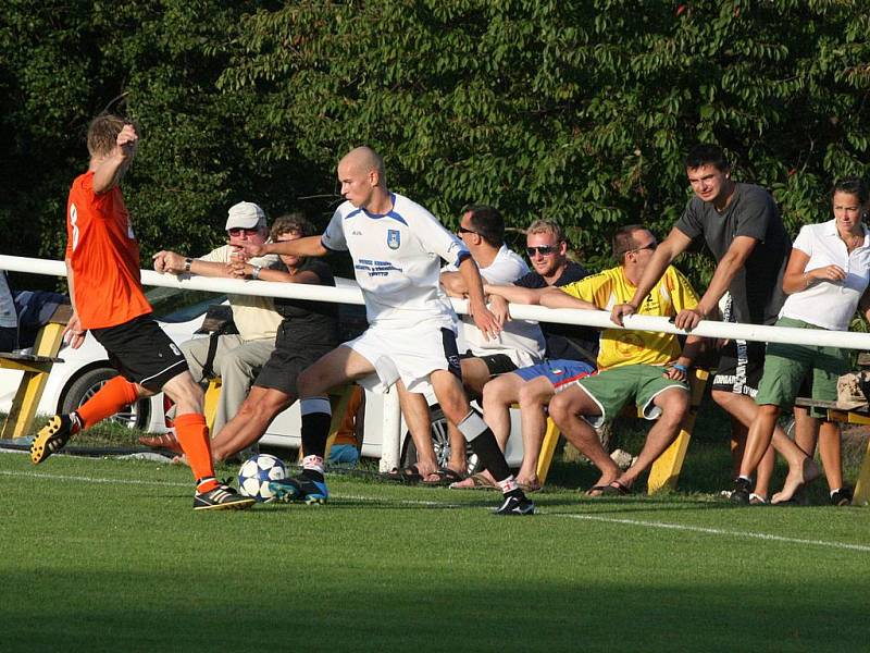 I. B třída: Podlesí - Rožmitál (2:2).