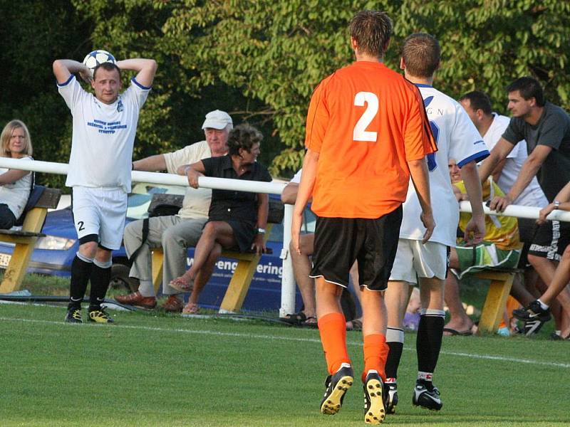 I. B třída: Podlesí - Rožmitál (2:2).