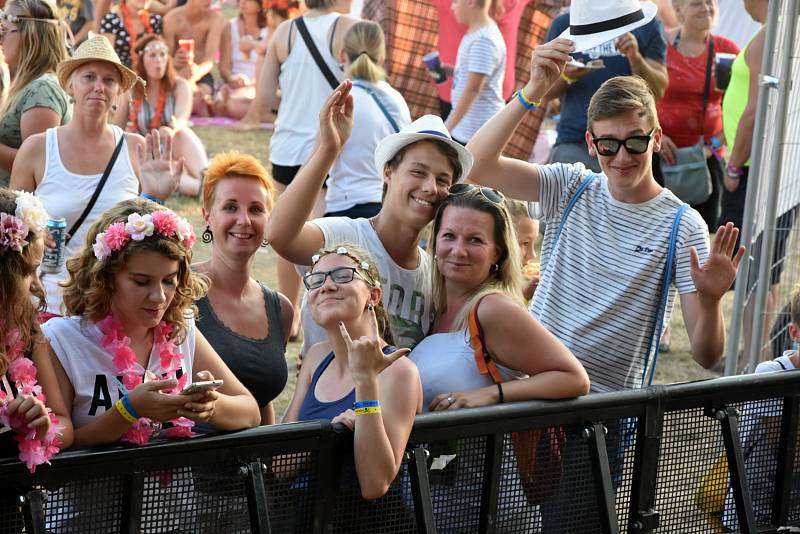 Letní festival v příjemném prostředí, přímo na pláži, byl v tropickém počasí volbou několika tisíců návštěvníků. Foto: Ondřej Navrátil