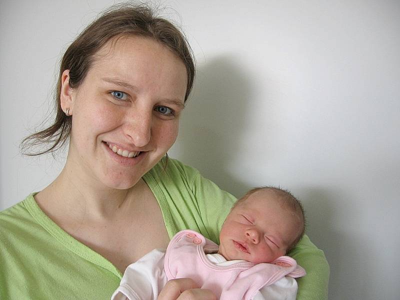 V pátek 5. dubna maminka Katka a tatínek Mirek z Luhů poprvé sevřeli v náručí své první děťátko – dcerku Barunku Čechovou, která v ten den vážila 3,06 kg a měřila 48 cm.