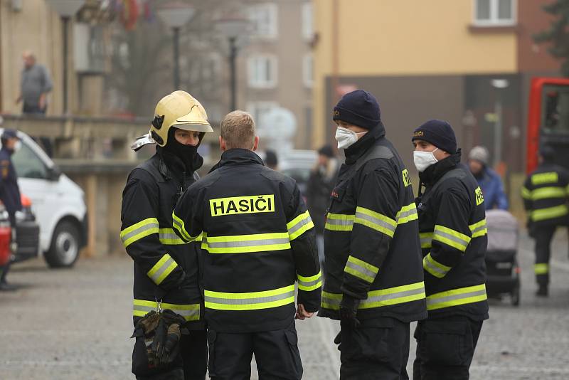 Ukázka hasičské techniky před kulturním domem v Příbrami.