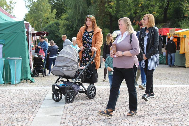 Po historickém průvodu se rozpoutaly oslavy na nádvoří areálu Svaté Hory