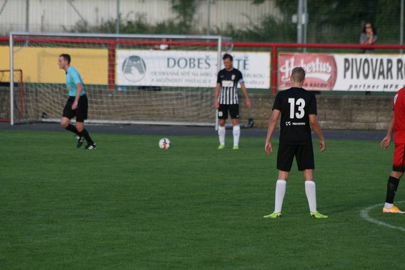 Ze zápasu divize B MFK Dobříš - Brandýs nad Labem 4:2.