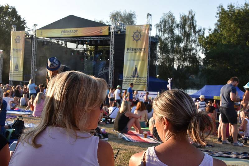 Letní festival v příjemném prostředí, přímo na pláži, byl v tropickém počasí volbou několika tisíců návštěvníků. Foto: Ondřej Navrátil