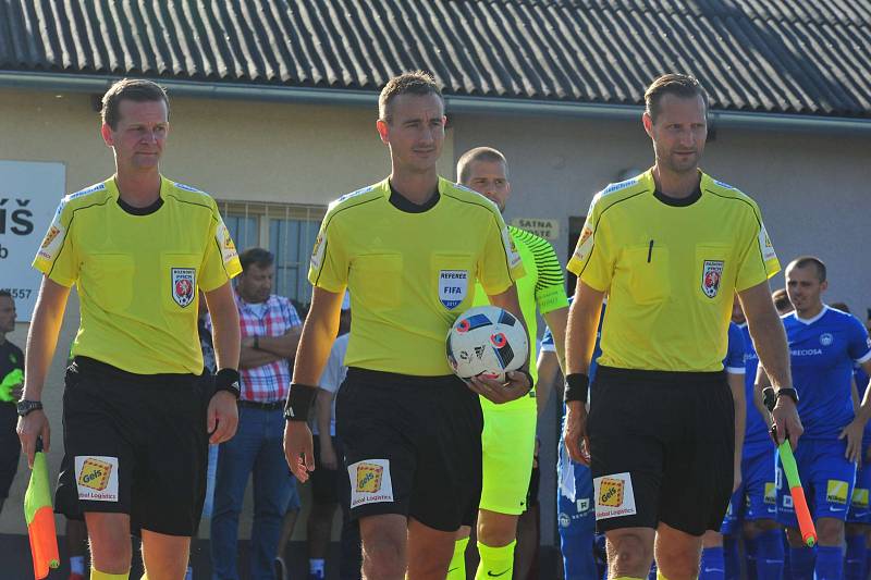 Stadion V Lipkách v Dobříši zažil ve středu v podvečer fotbalový svátek. K utkání 2. kola českého poháru MOL Cup sem přijel prvoligový tým Slovan Liberec.