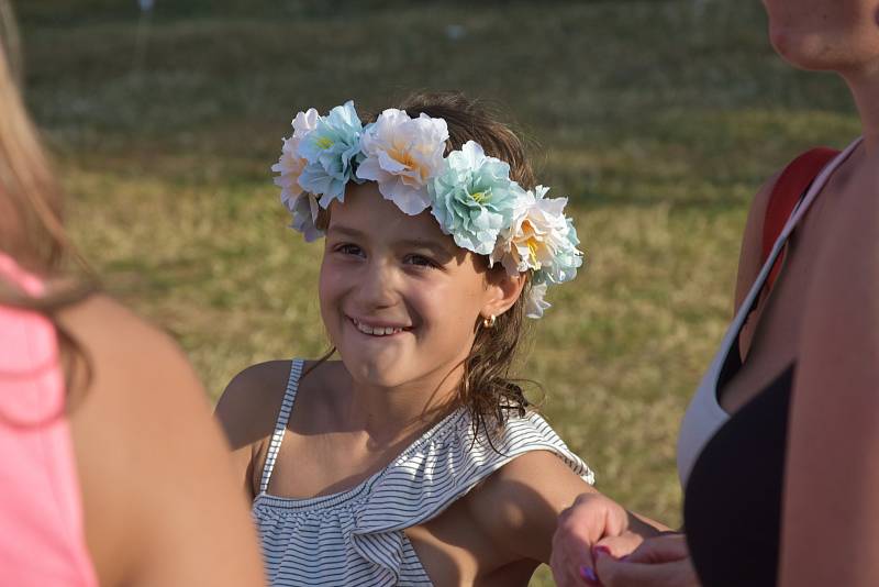 Letní festival v příjemném prostředí, přímo na pláži, byl v tropickém počasí volbou několika tisíců návštěvníků. Foto: Ondřej Navrátil