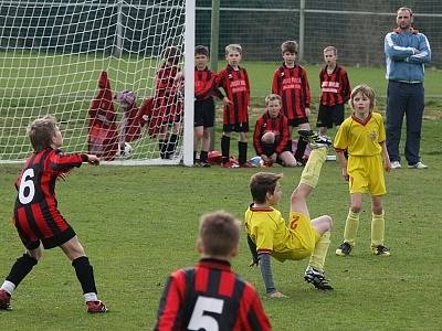 OP minikopané: Marila - Dobříš (4:1 a 7:1).