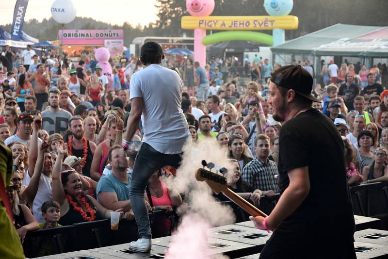 Letní festival v příjemném prostředí, přímo na pláži, byl v tropickém počasí volbou několika tisíců návštěvníků. Foto: Ondřej Navrátil