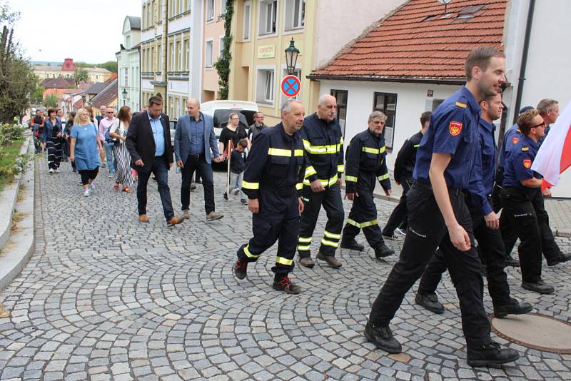 Po historickém průvodu se rozpoutaly oslavy na nádvoří areálu Svaté Hory