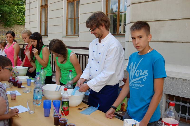 Zahradní slavnost v Základní škole Jiráskovy sady Příbram.