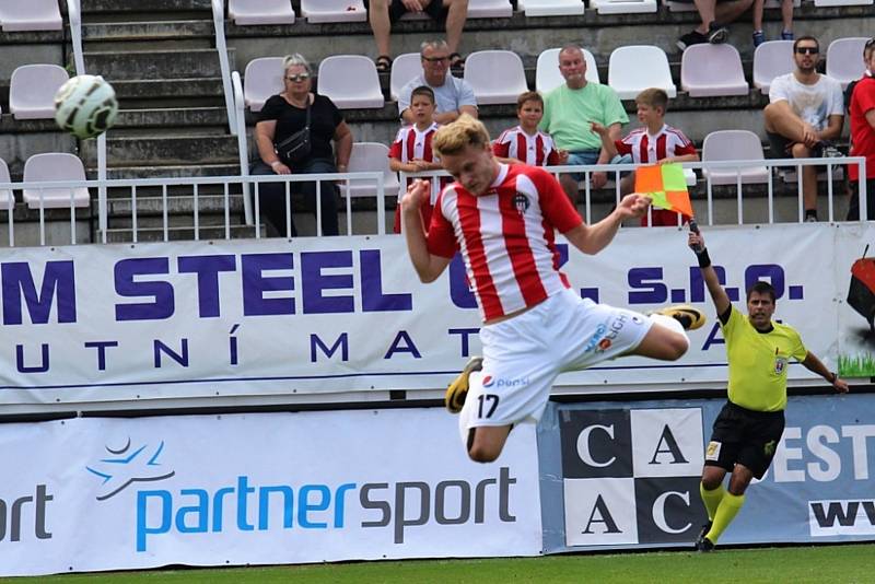 Viktorka Žižkov a 1.FK Příbram, výsledek 1:1, branku dal Zoran Danoski. Příbram se nejprve ujala vedení hosté vzápětí srovnali. Foto: Antonín Vydra