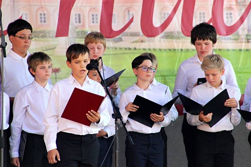 Z Festivalu hudby na zámku Dobříš.