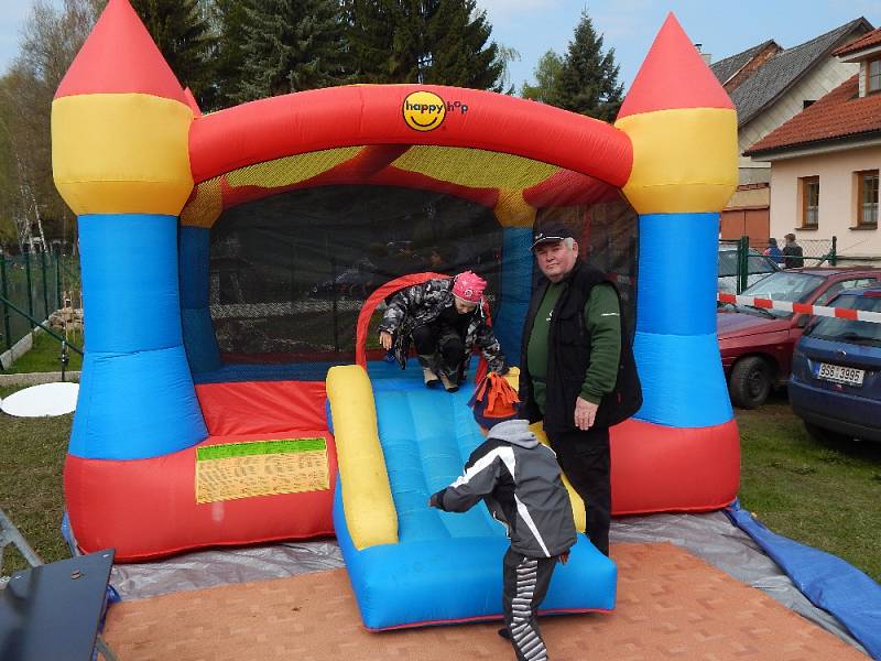 Poslední dubnový víkend pořádali rožmitálští rybáři závody pro dospělé i děti a také dětský den.