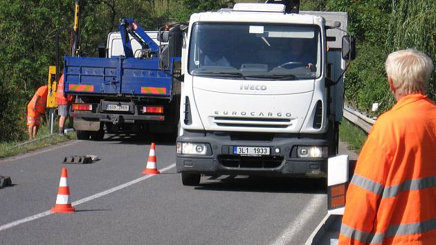 Oprava svodidel mezi obcemi Obory a Dublovice