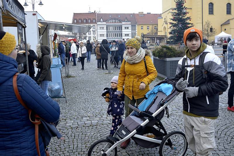 V Příbrami začal s rozsvícením vánočního stromu adventní čas.