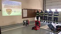Ze slavnostního předání bateriového přetlakového ventilátoru Leader BatFan 3 Li+ pro odvětrávání kouře a nebezpečných plynů hasičům v Dobříši.