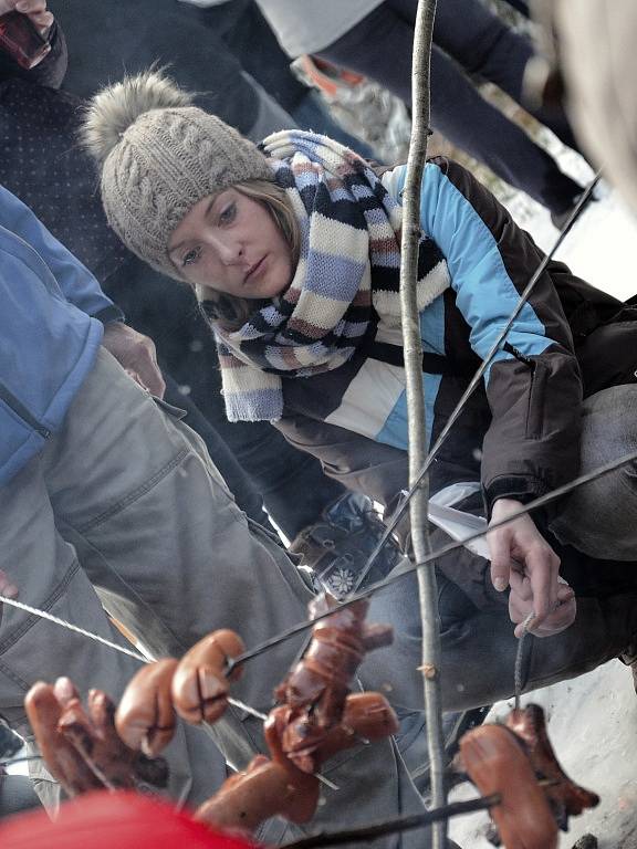 Výstup na Prahu 2016. Pěšky, s kočárkem i na saních. Tak v sobotu lidé zdolávali výstup na „Pražák". Brdský vrchol u Nepomuka si potřinácté vyšláplo více než dva tisíce nadšenců.