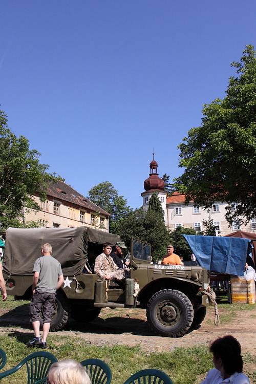 Zahradní slavnost v Bukovanech.