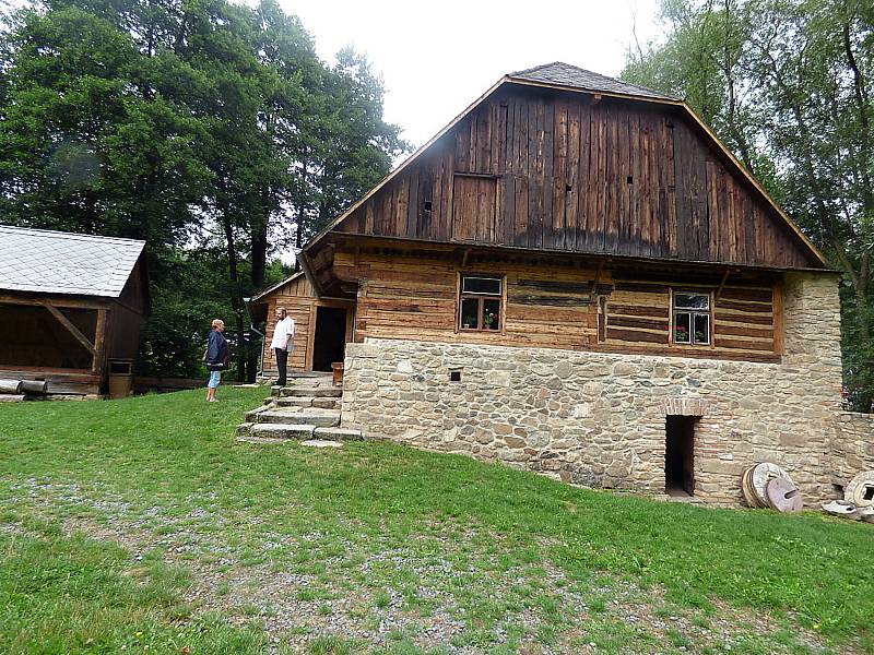 Vysokochlumecký skanzen v sobotu oživila řemesla i folklór z Domažlicka.