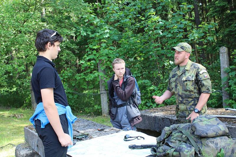 Během závěrečného kola museli studenti v roli diplomatů zmapovat politickou situaci a přijmout adekvátní diplomatické řešení. O prostředí maximálně se přibližující realitě se postarali vojáci z 13. dělostřeleckého pluku, 15. ženijního pluku, Vojenské poli