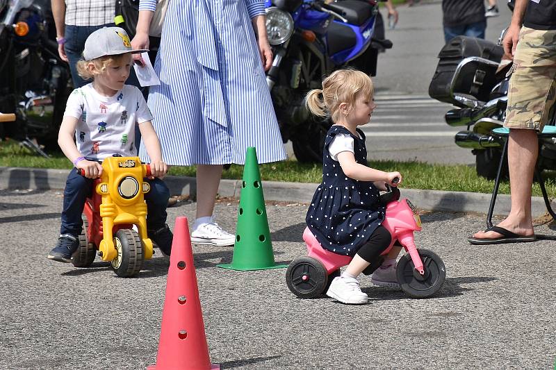 Divadlo patří dětem. Den plný her, zábavy a soutěží pro děti i dospělé v Příbrami.