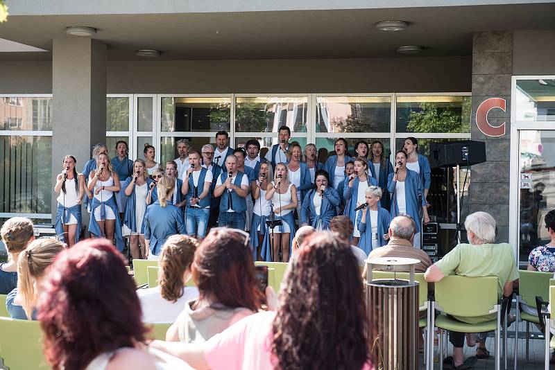 Marantha Gospel Choir přijel podpořit příbramskou nemocnici již poosmé. Stejně jako v minulých letech se vzdal nároku na honorář, a tak bylo celé vystoupení pro návštěvníky zdarma.