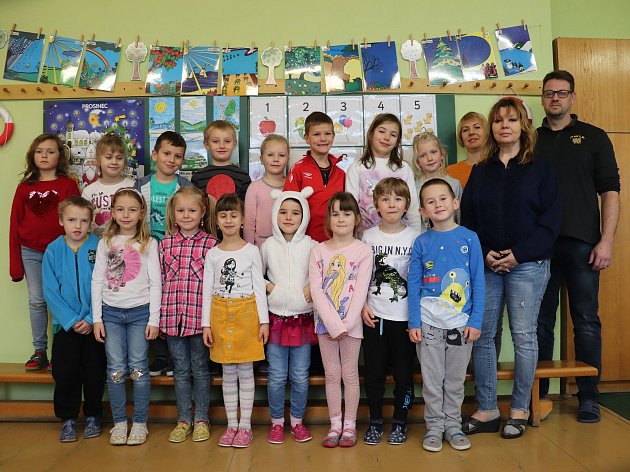 Prvňáčci z Nečína ve školním roce 2019/2020.